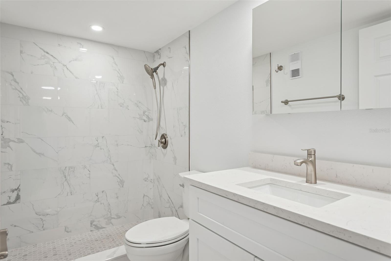 Image 15 of 25 For 7405 Bay Island Drive S 123