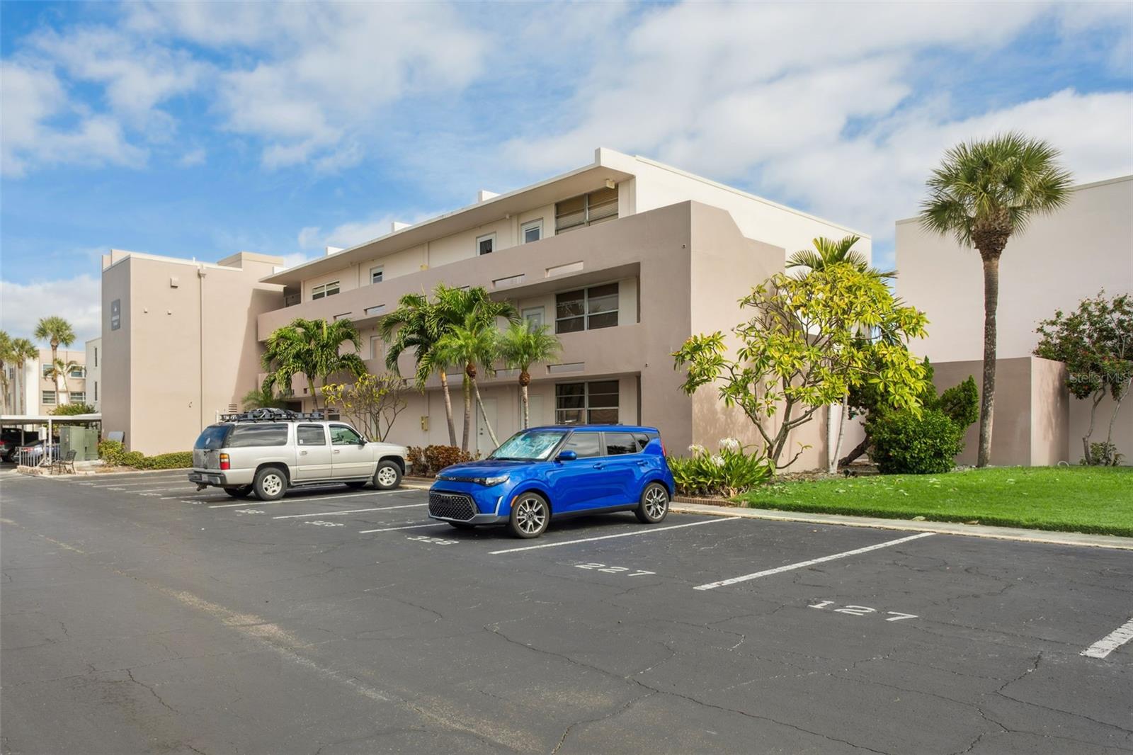 Image 2 of 25 For 7405 Bay Island Drive S 123