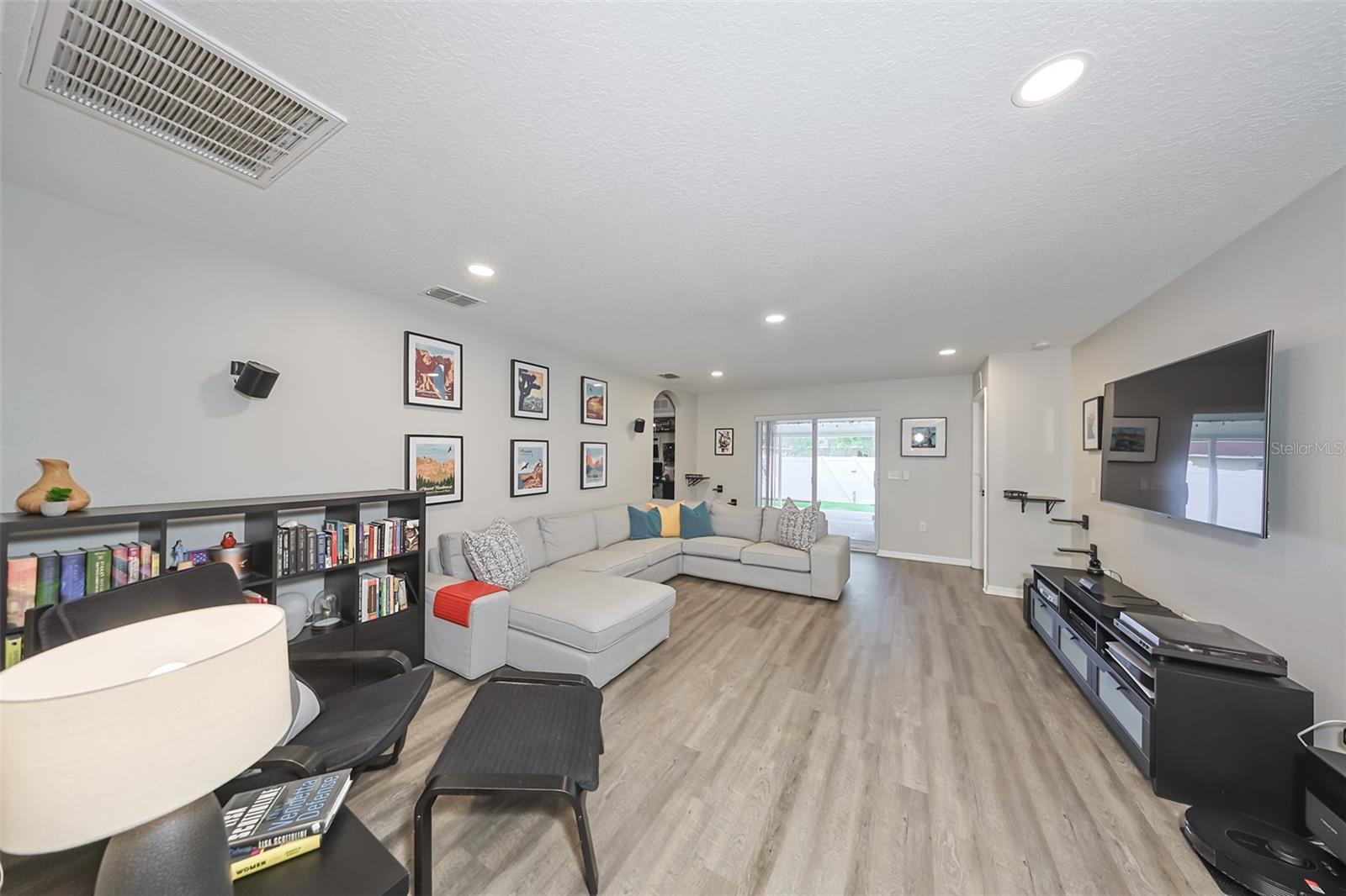 Image 10 of 33 For 2118 Pleasure Run Drive