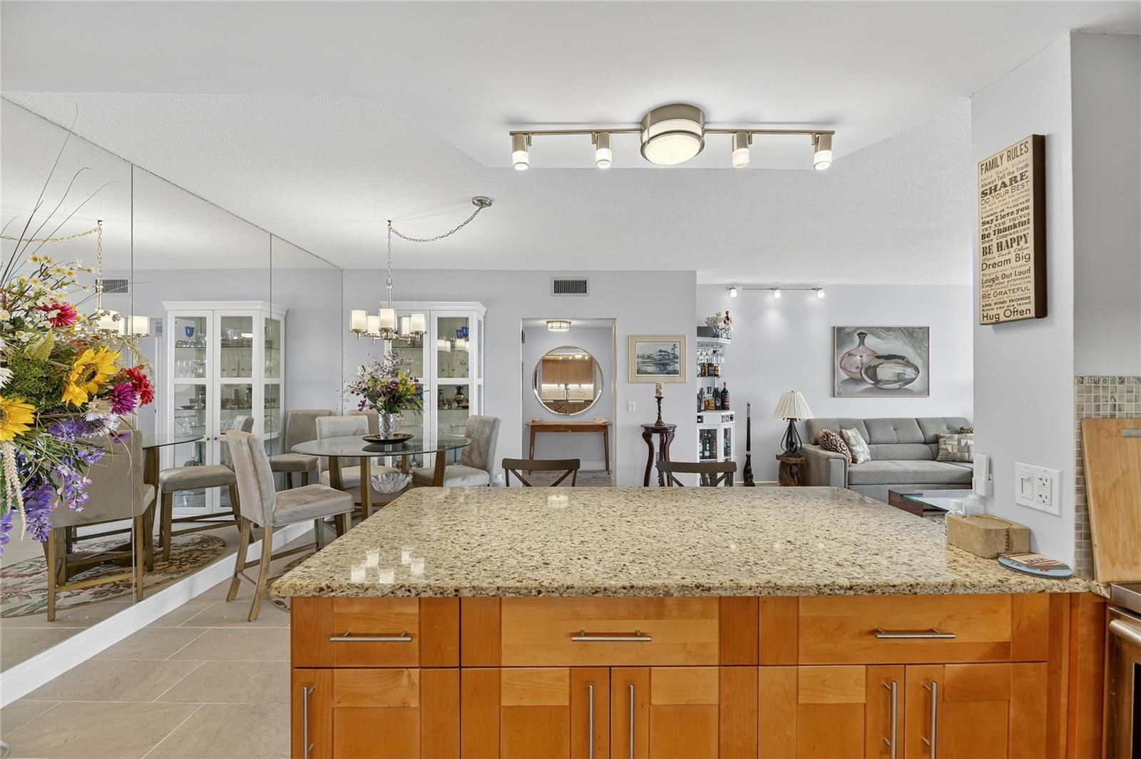 Image 25 of 74 For 7100 Sunshine Skyway Lane S 503