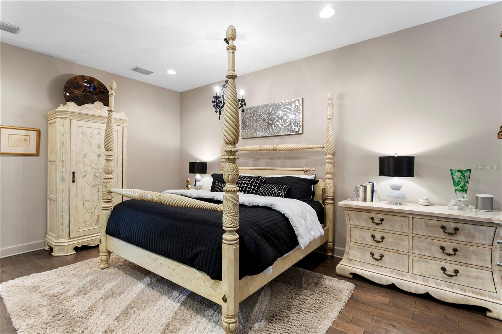 Image 15 of 79 For 153 5th Avenue Ne