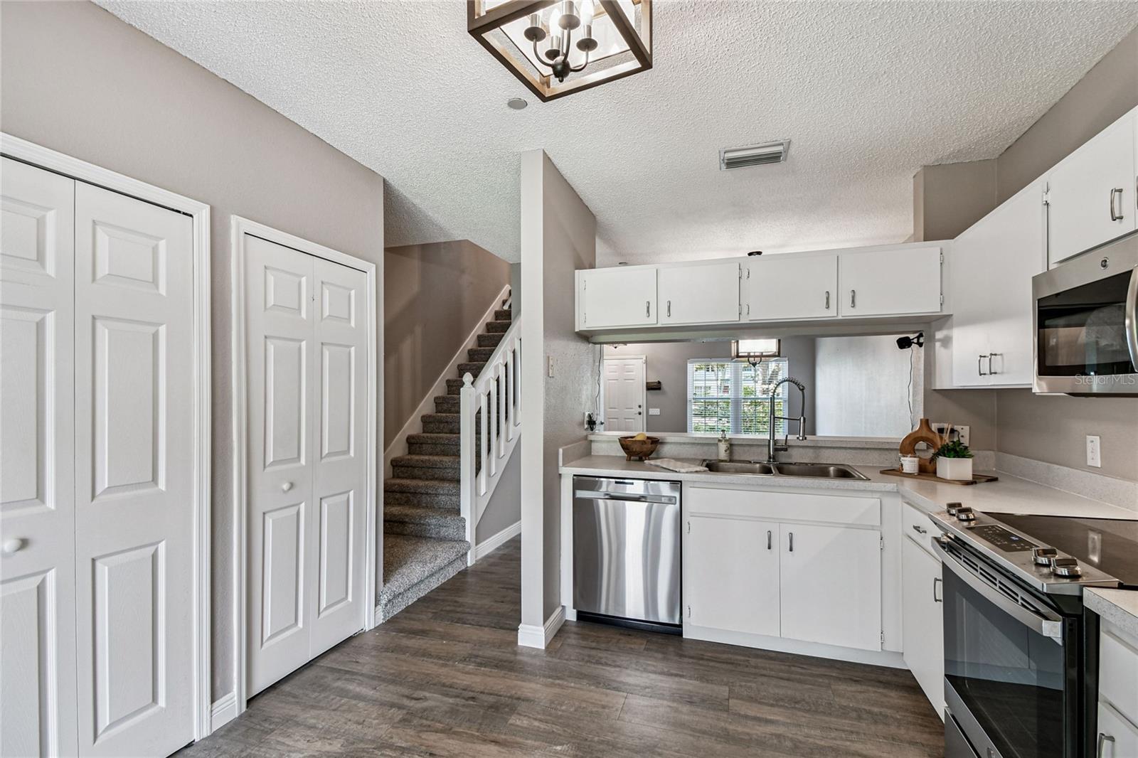 Image 23 of 73 For 239 Countryside Key Boulevard