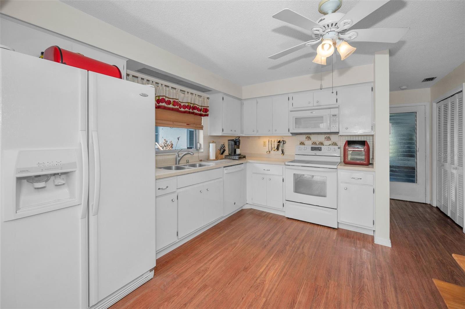 Image 15 of 48 For 2087 Hillwood Drive