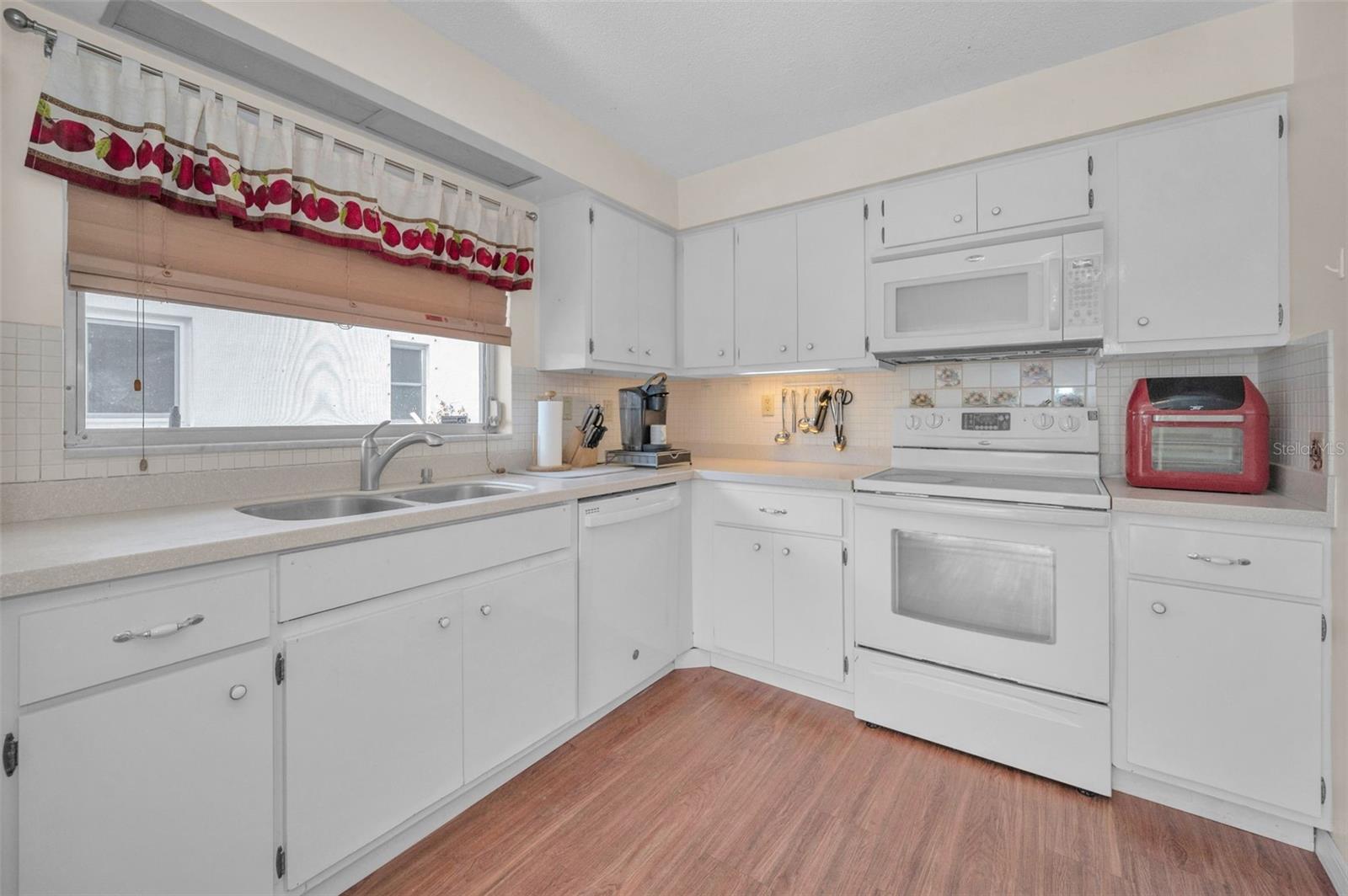 Image 16 of 48 For 2087 Hillwood Drive