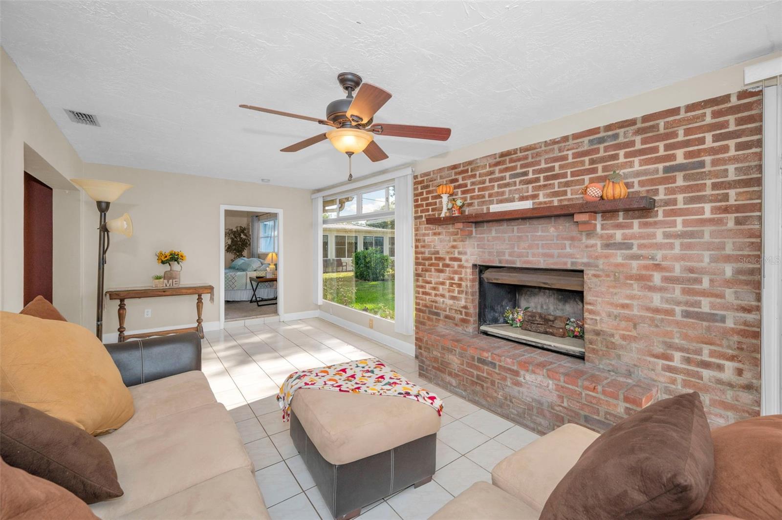 Image 23 of 48 For 2087 Hillwood Drive