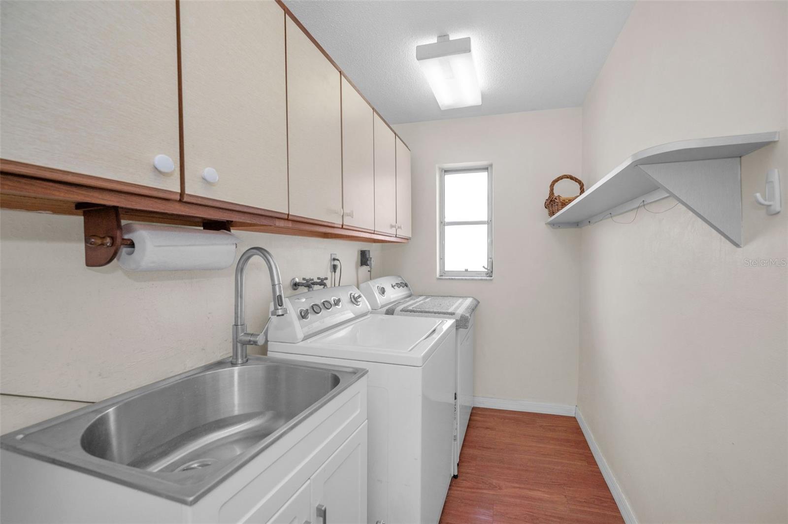 Image 33 of 48 For 2087 Hillwood Drive