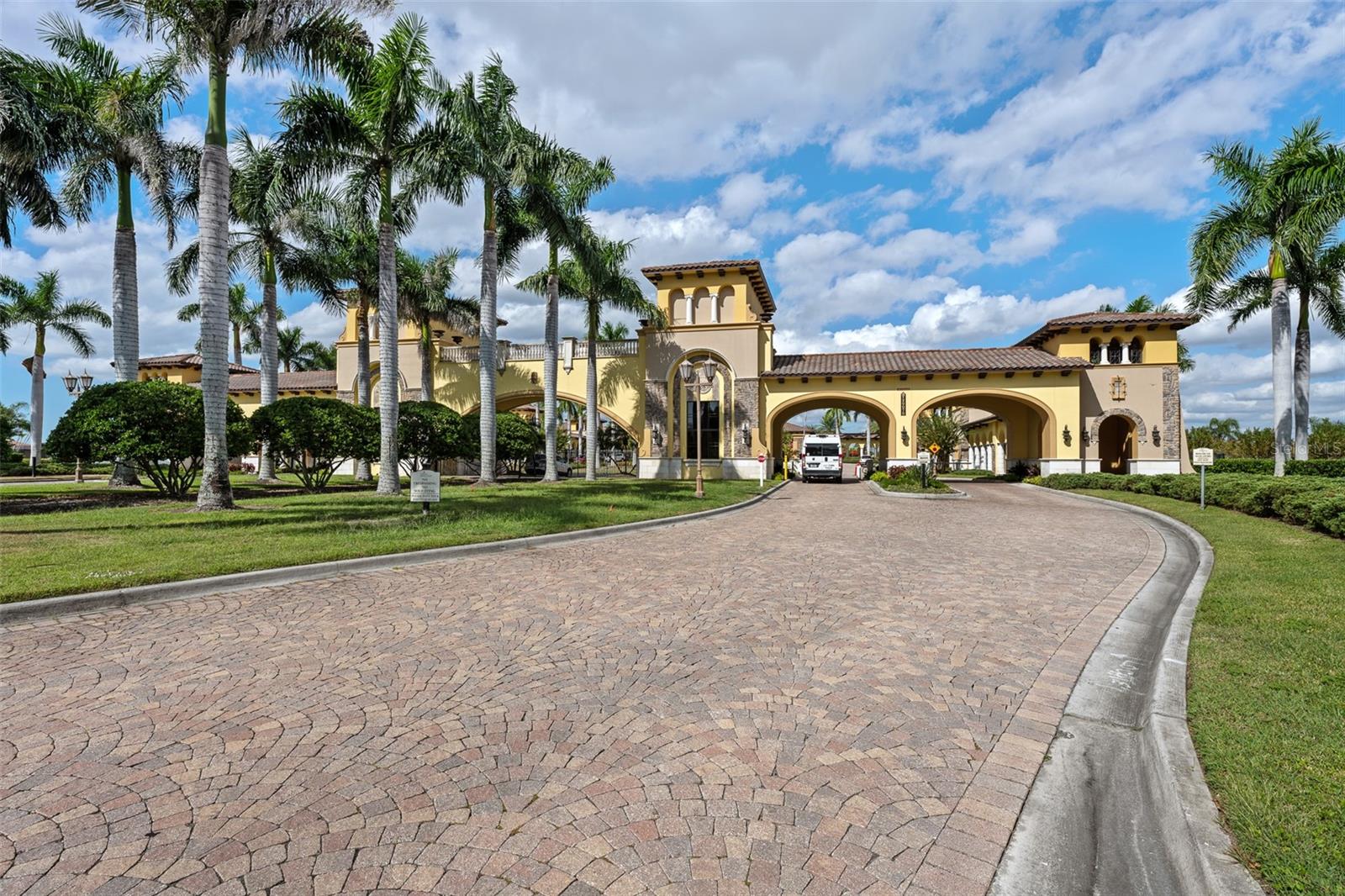 Image 47 of 74 For 20930 Valore Court