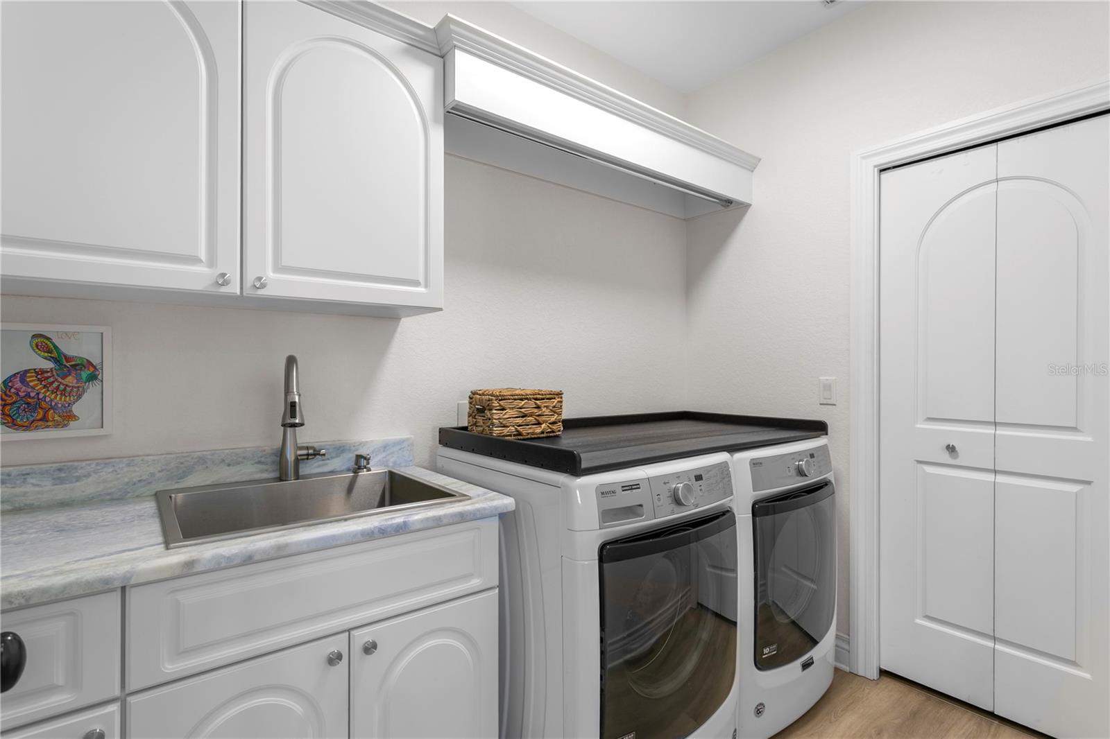 Image 26 of 68 For 5954 Skimmer Point Boulevard S