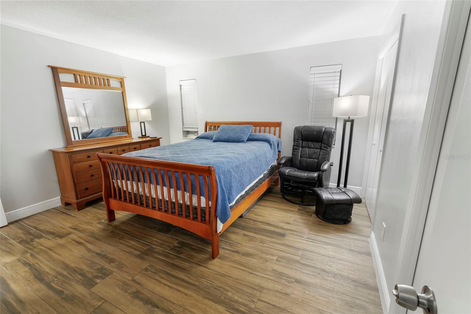 Image 15 of 28 For 1558 Lake Avenue