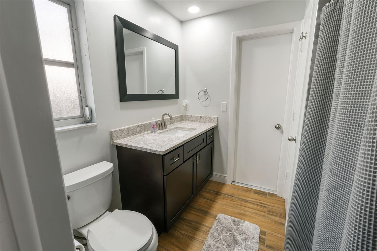 Image 16 of 28 For 1558 Lake Avenue