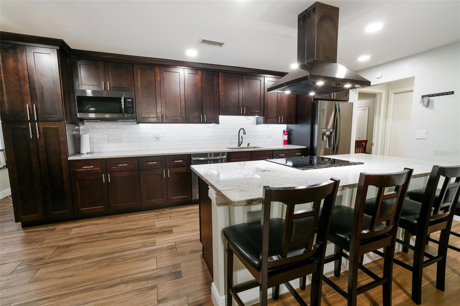 Image 5 of 28 For 1558 Lake Avenue