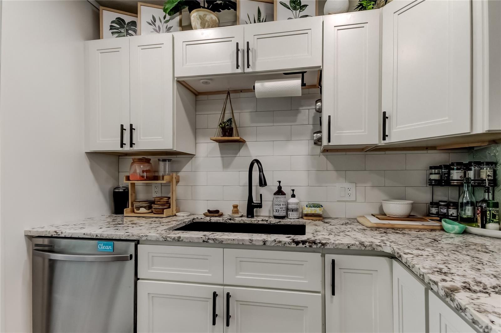 Image 12 of 66 For 2170 Americus Boulevard N 64