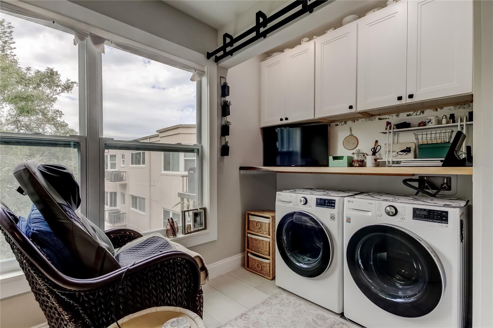 Image 21 of 66 For 2170 Americus Boulevard N 64