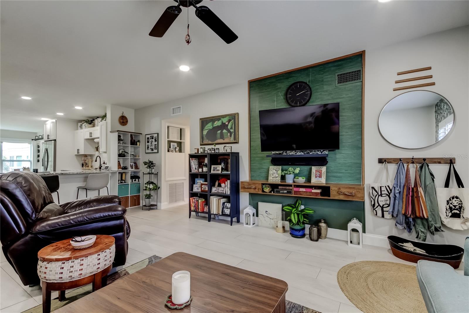 Image 3 of 66 For 2170 Americus Boulevard N 64