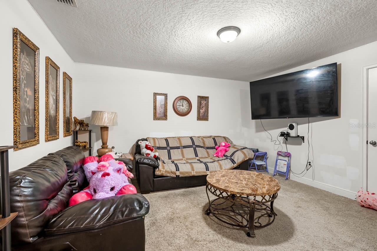 Image 18 of 39 For 10208 Newel Valley Loop