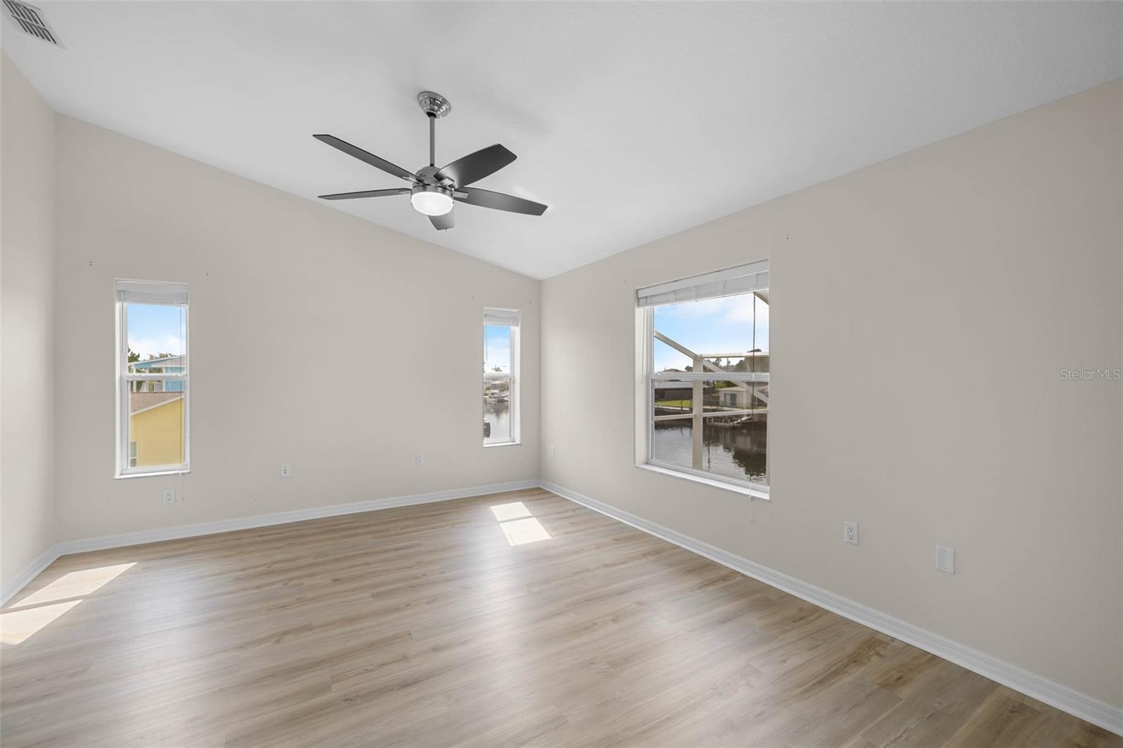 Image 19 of 55 For 4187 Diaz Court