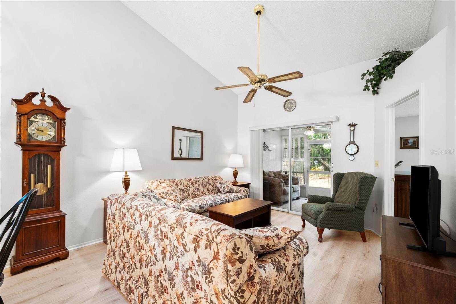 Image 7 of 17 For 4557 Glen Hollow