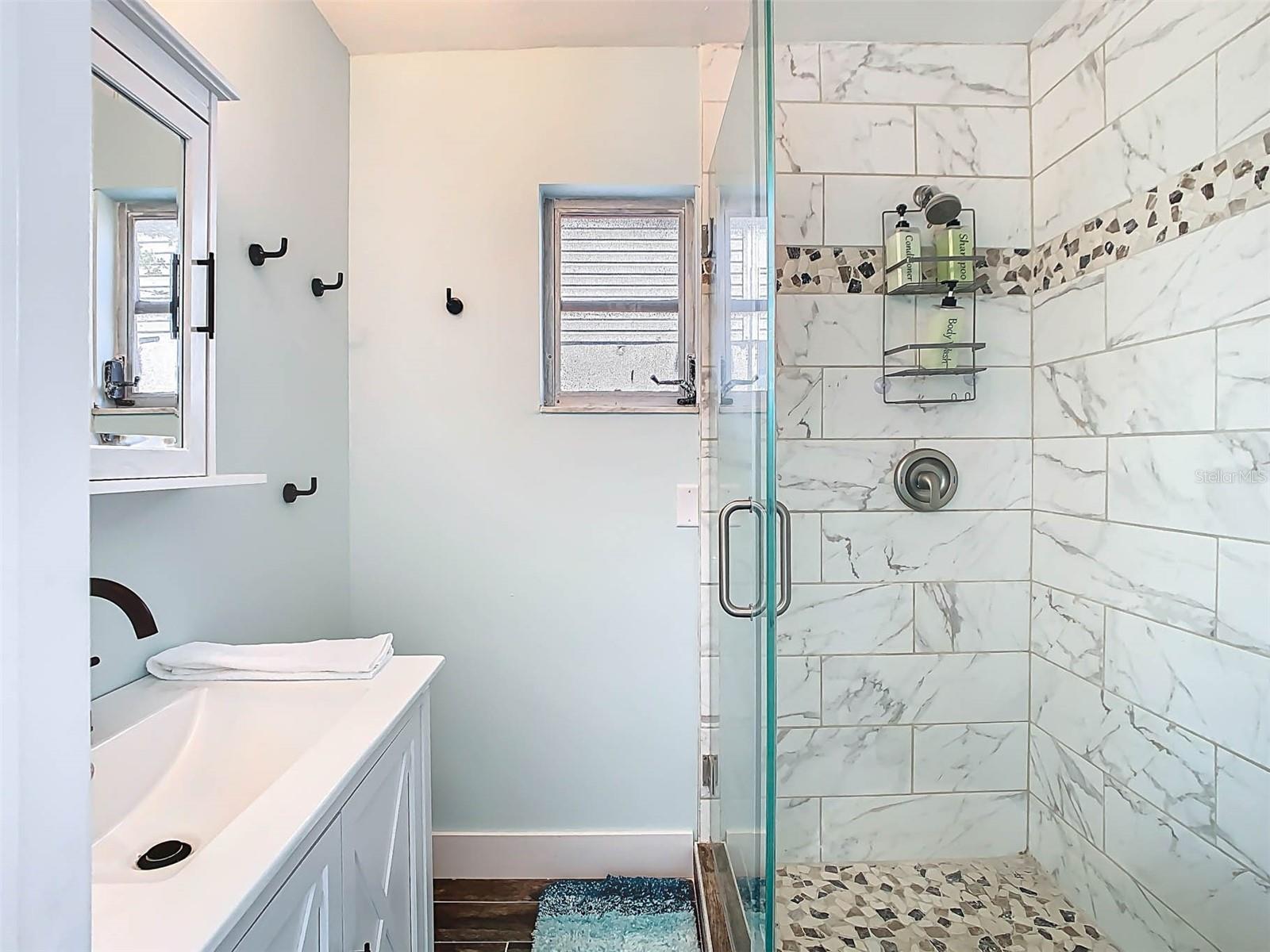 Listing photo id 40 for 4984 Cedarbrook Lane