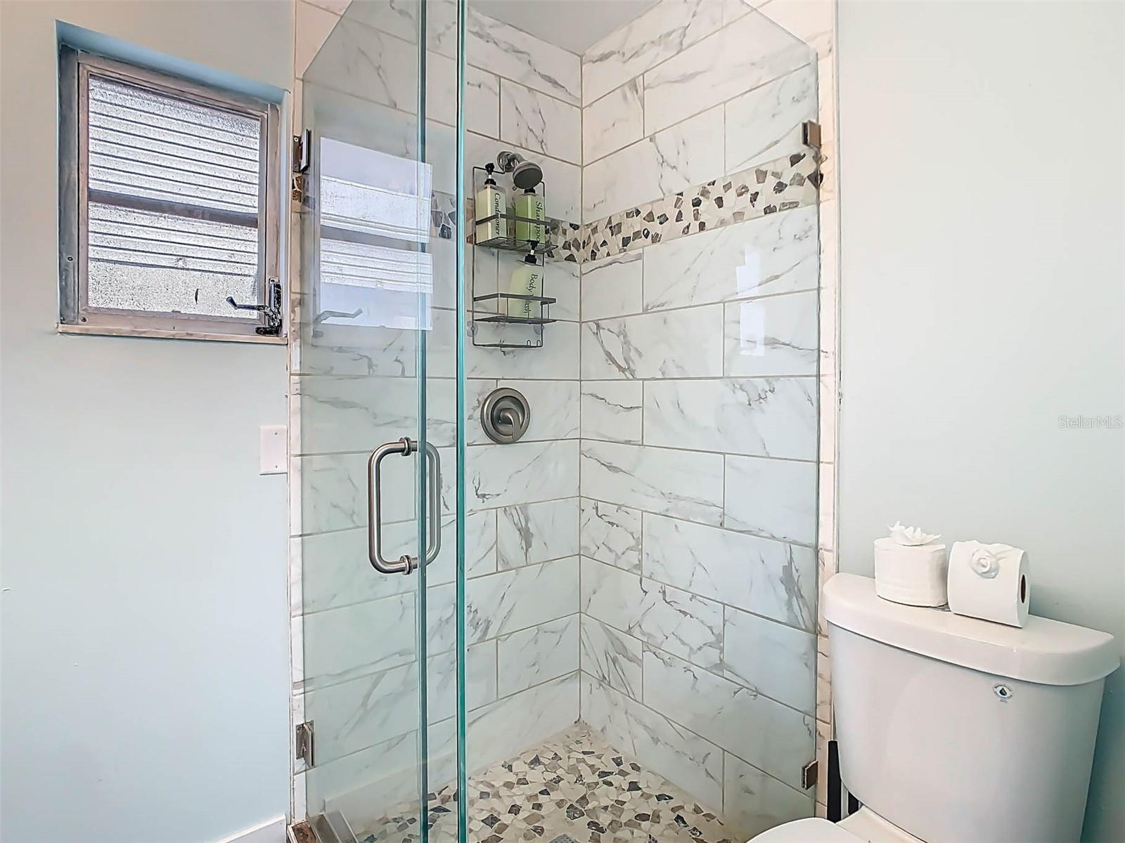 Listing photo id 41 for 4984 Cedarbrook Lane