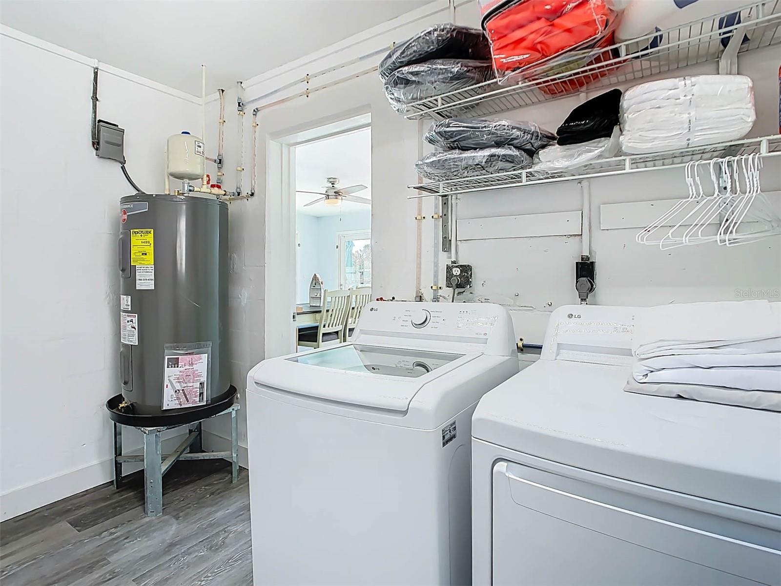 Listing photo id 42 for 4984 Cedarbrook Lane