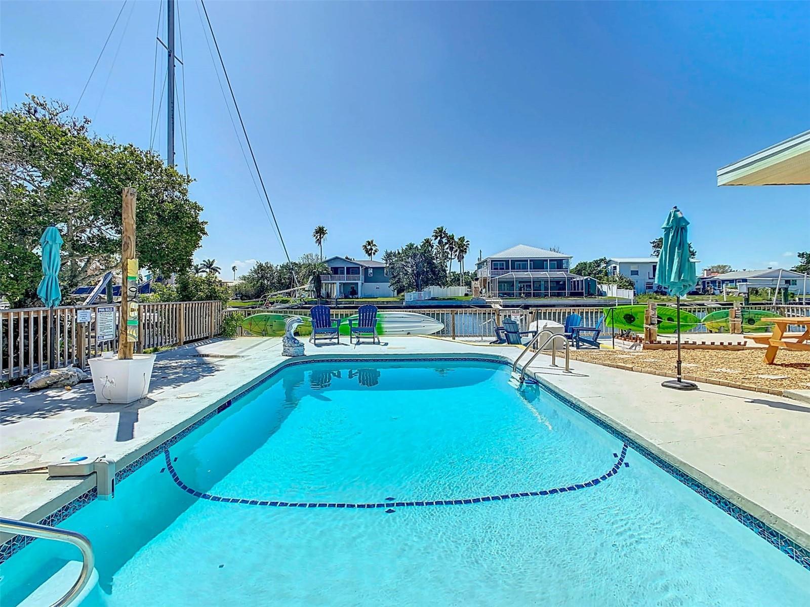 Listing photo id 3 for 4984 Cedarbrook Lane