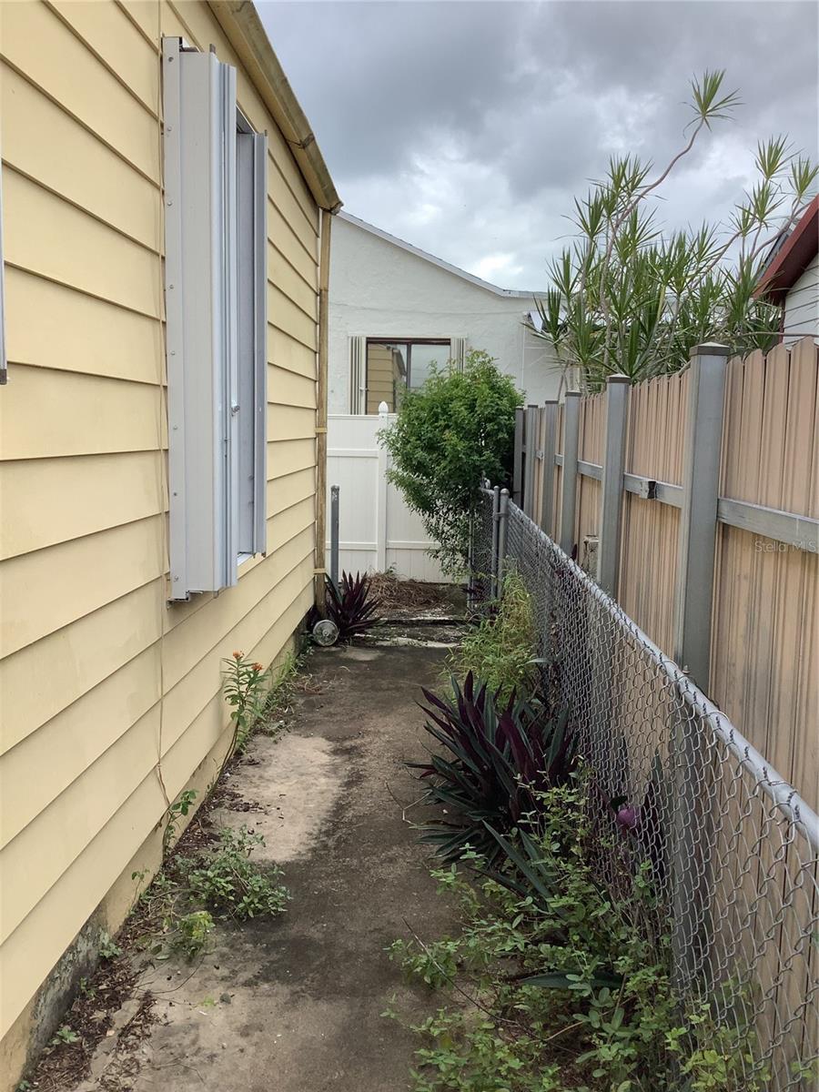 Image 31 of 33 For 1906 17th Court