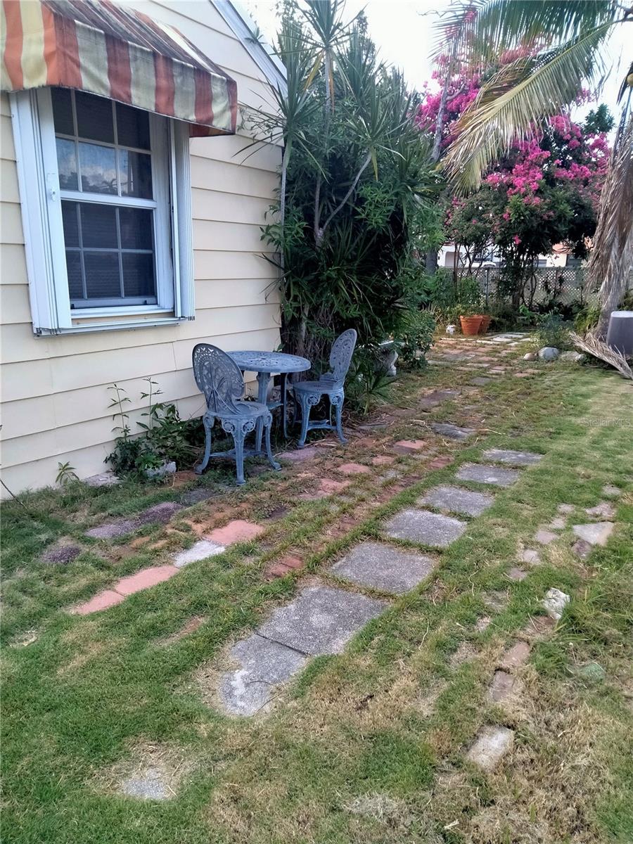 Image 4 of 33 For 1906 17th Court