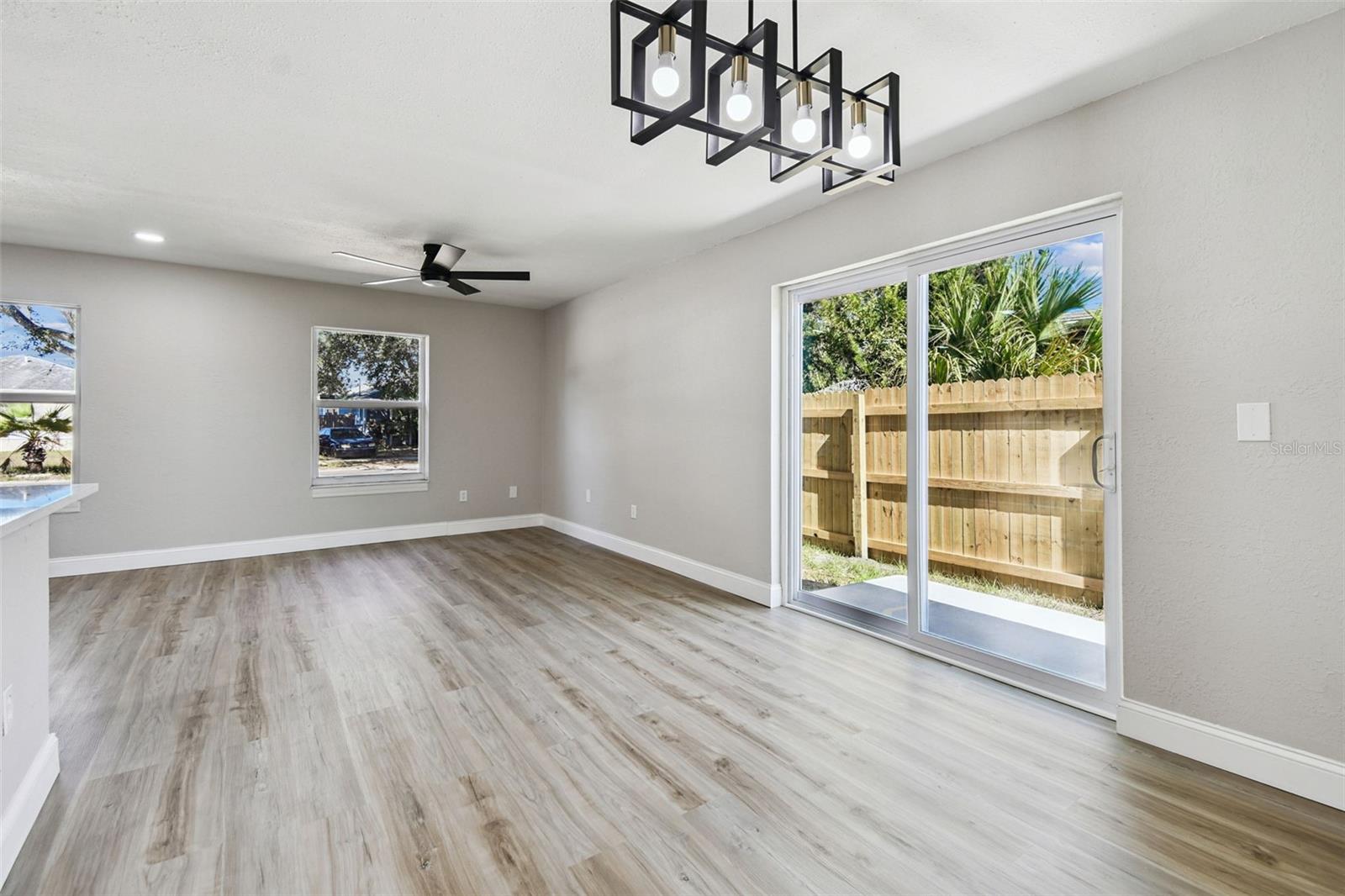 Image 22 of 60 For 1718 Green Ridge Road