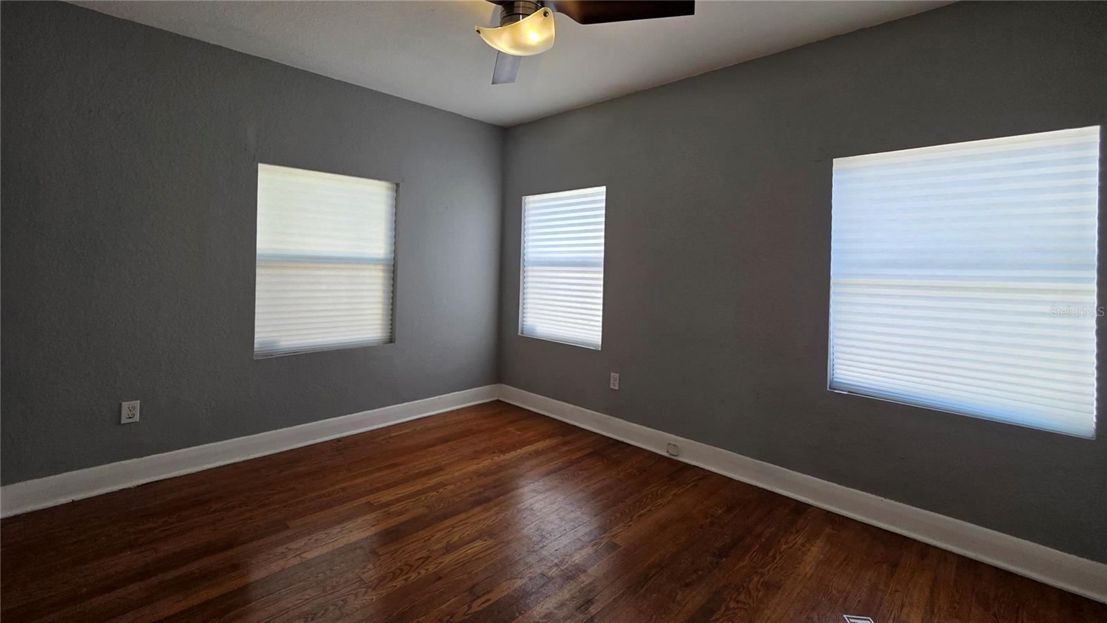 Image 12 of 32 For 936 Shadowlawn Avenue