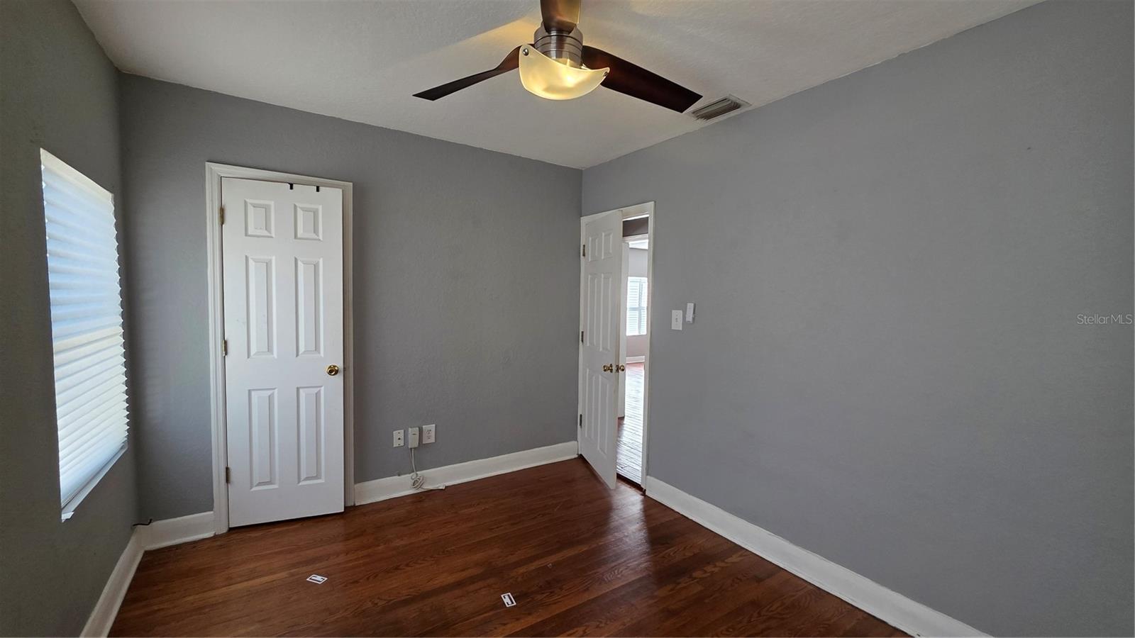 Image 13 of 32 For 936 Shadowlawn Avenue