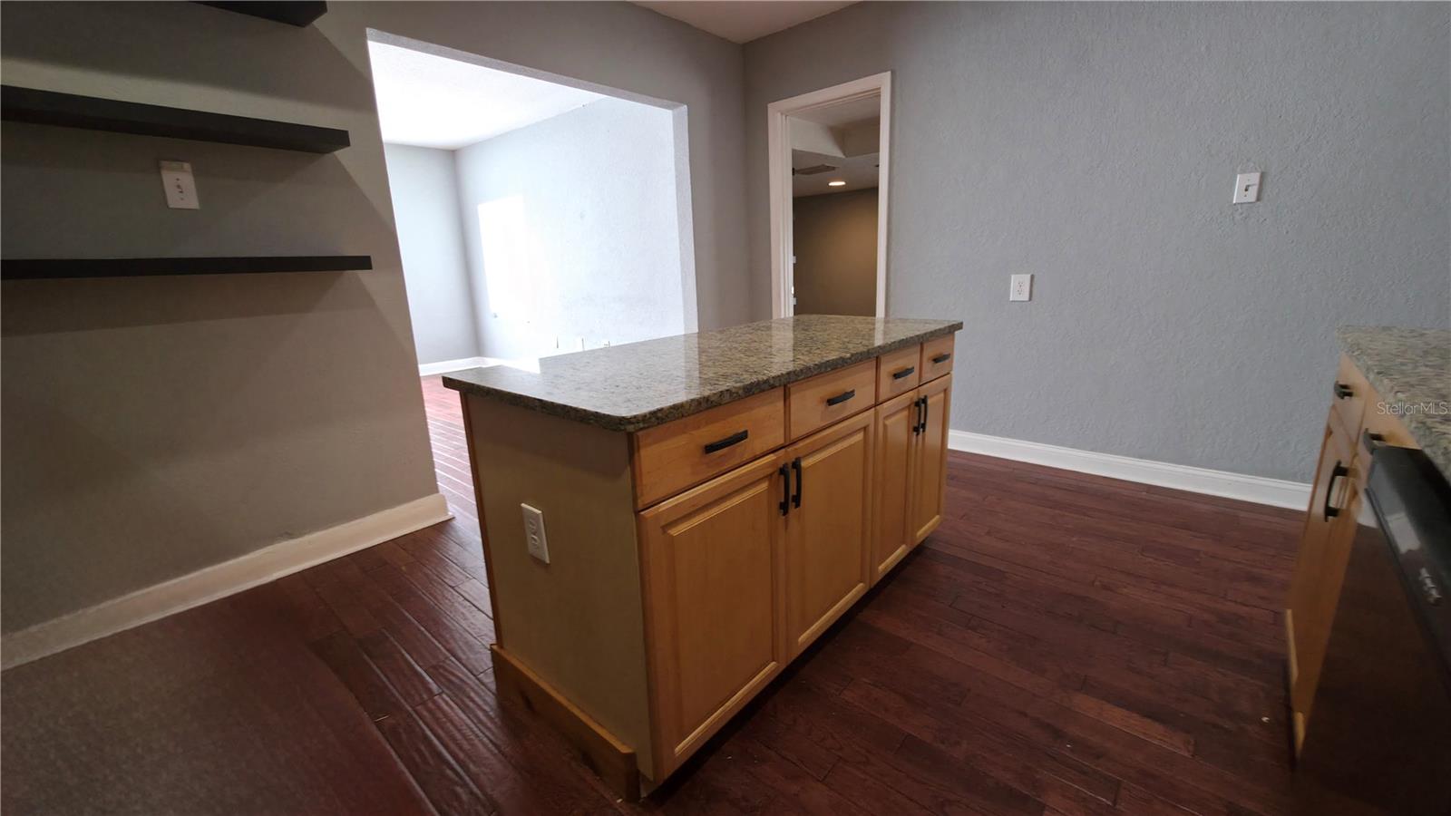 Image 19 of 32 For 936 Shadowlawn Avenue