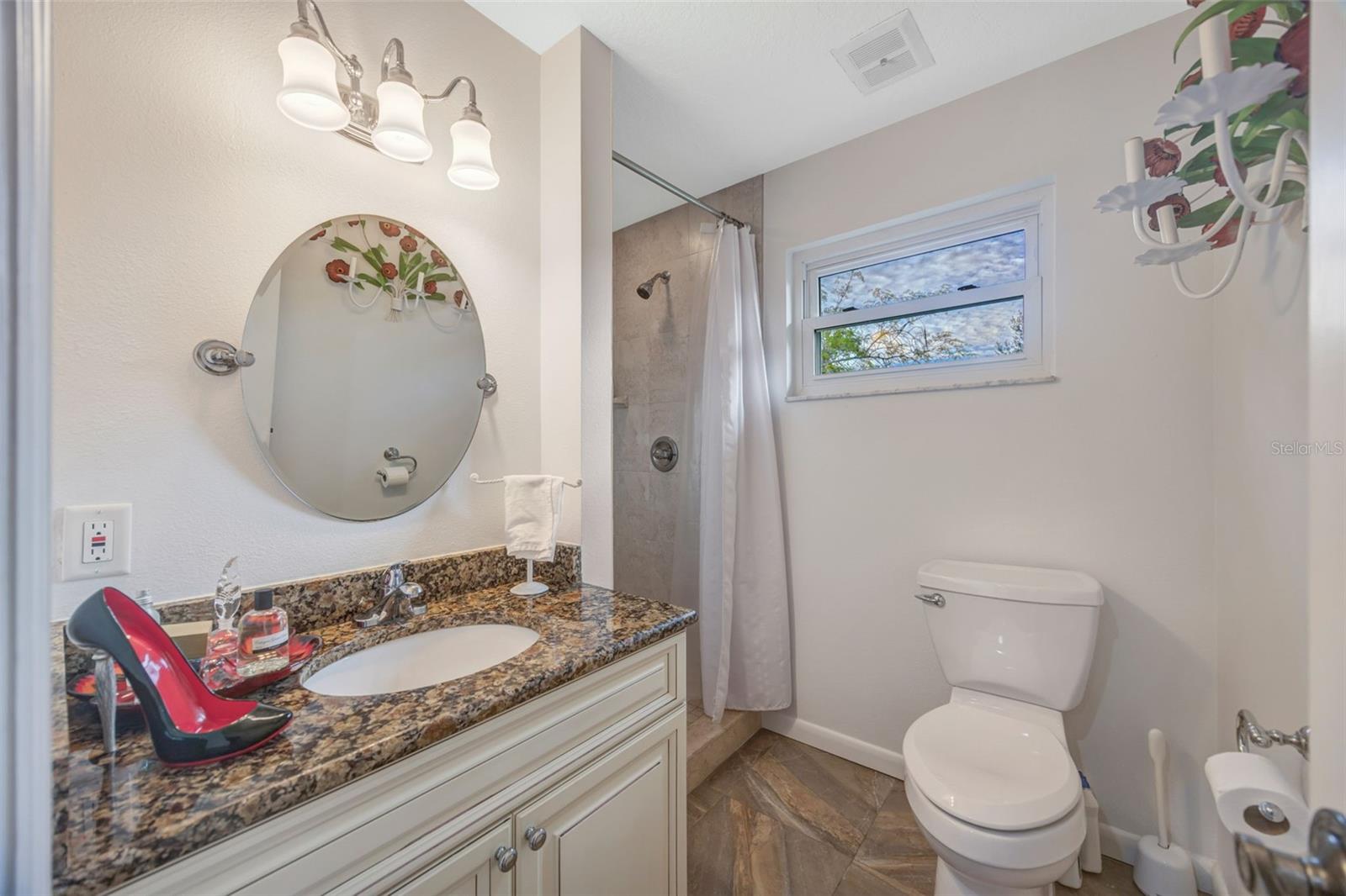 Image 18 of 43 For 18405 Tomlinson Drive