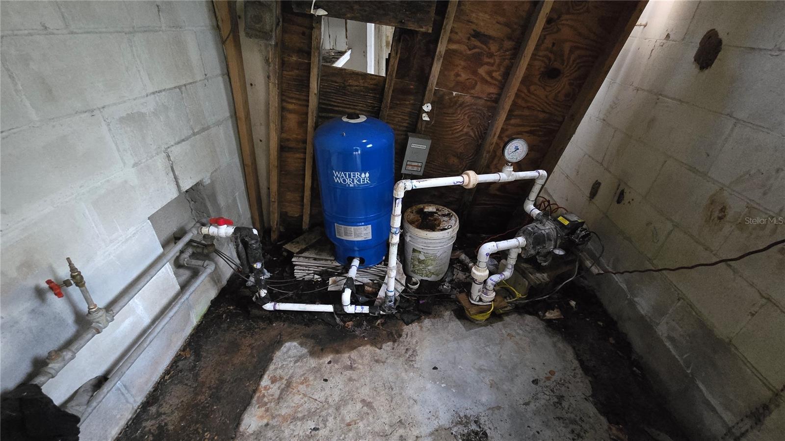 Image 17 of 100 For 18426 Powell Road