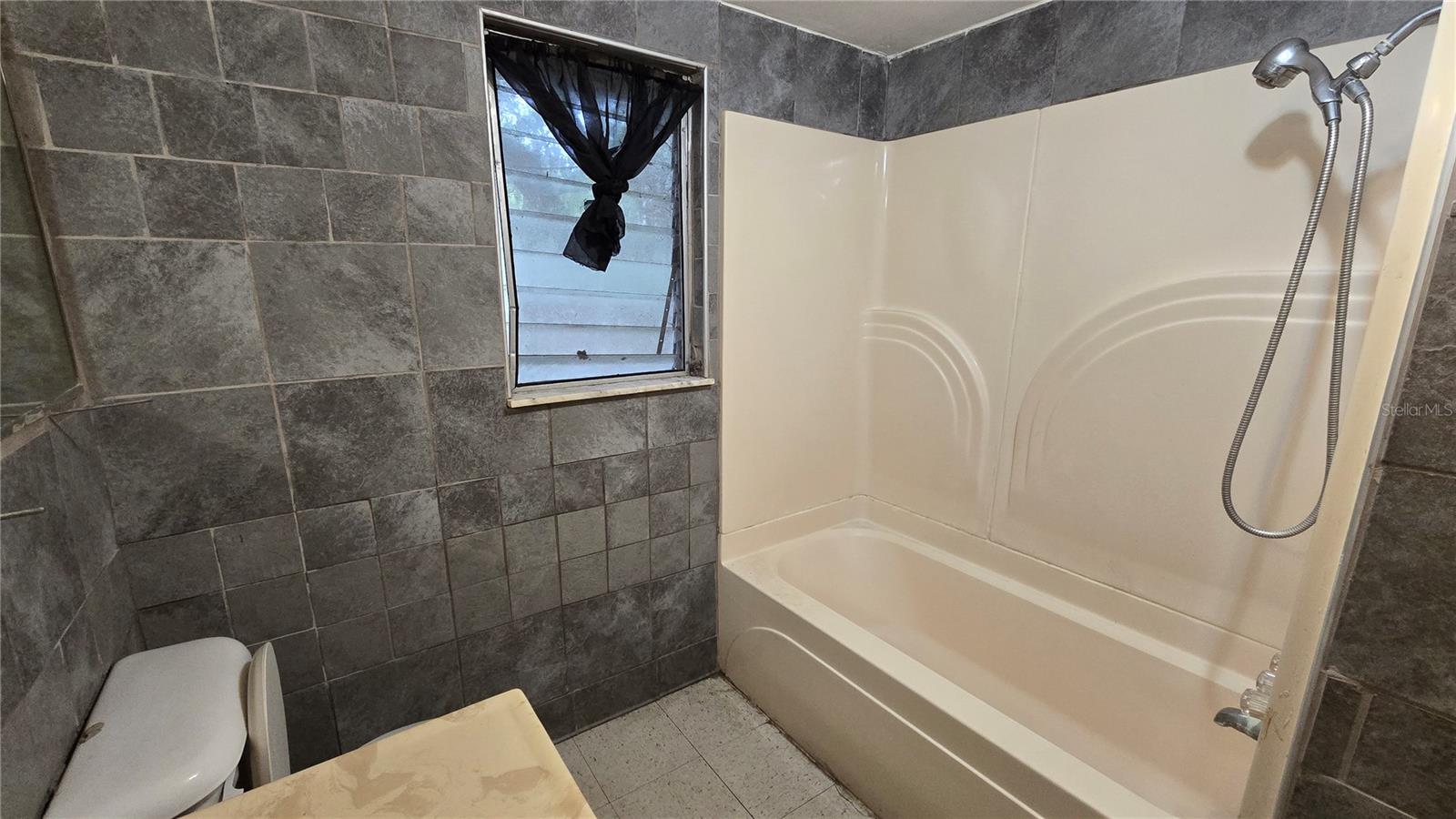 Image 6 of 100 For 18426 Powell Road