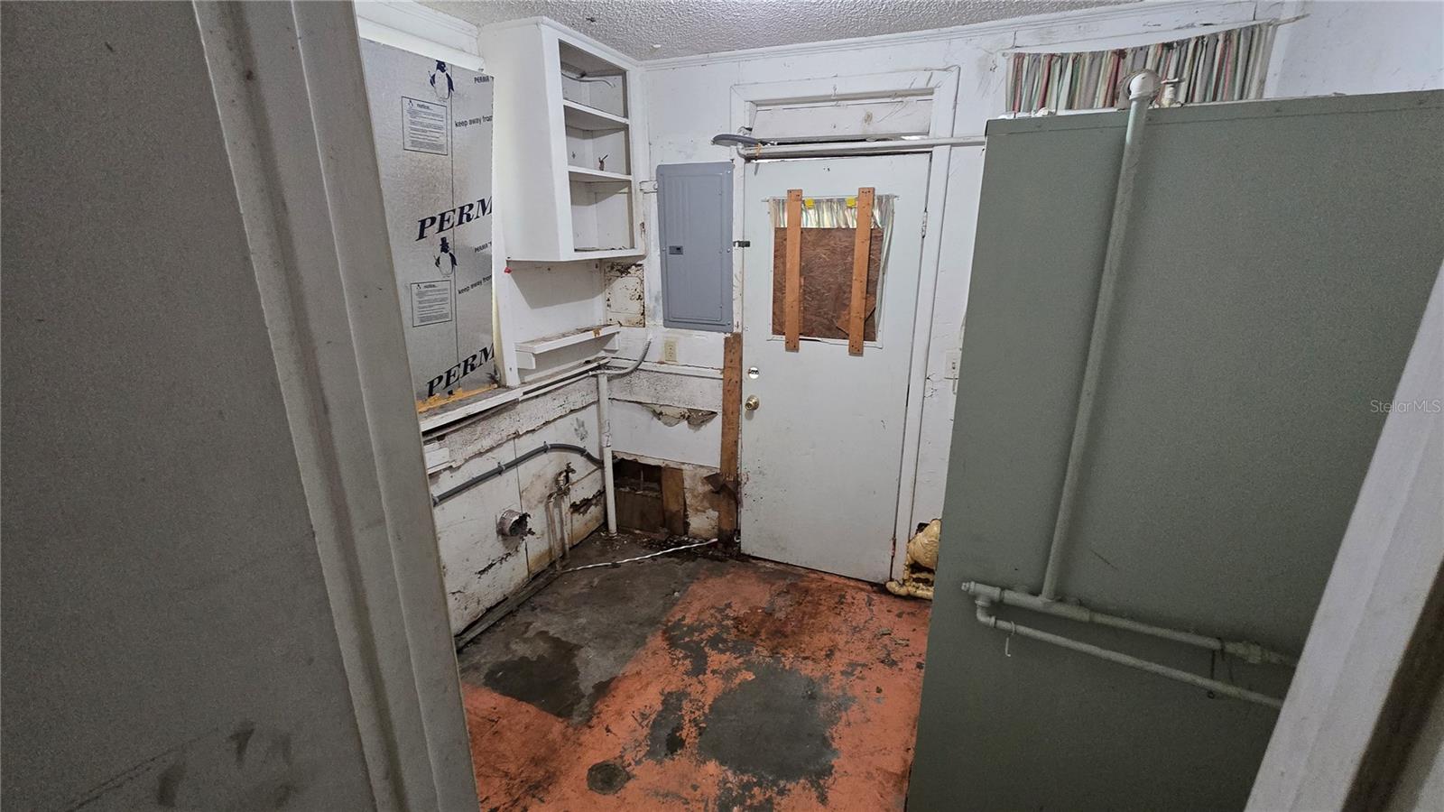 Image 61 of 100 For 18426 Powell Road