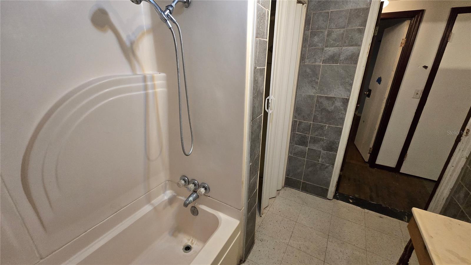 Image 64 of 100 For 18426 Powell Road