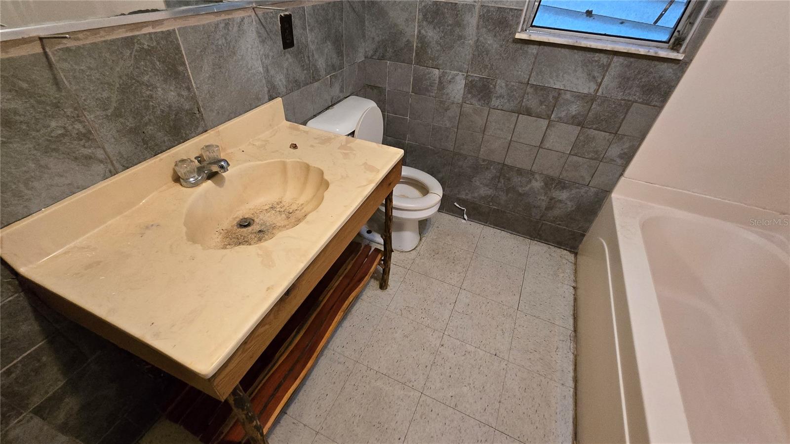 Image 65 of 100 For 18426 Powell Road