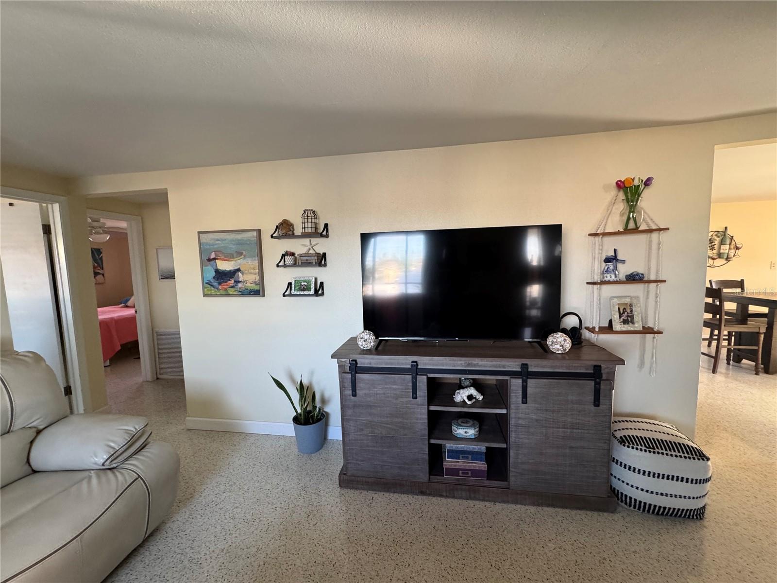 Image 9 of 44 For 4940 Picture Avenue