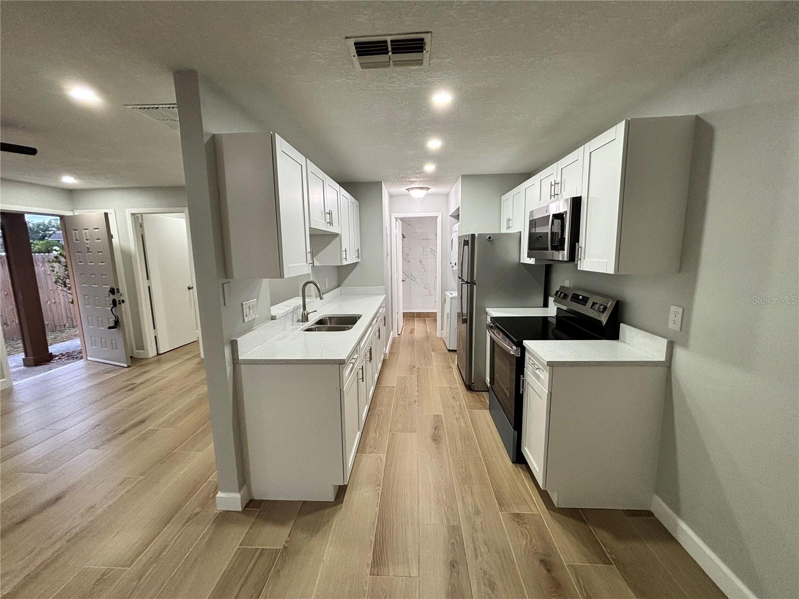 Image 10 of 23 For 14025 Village View Drive