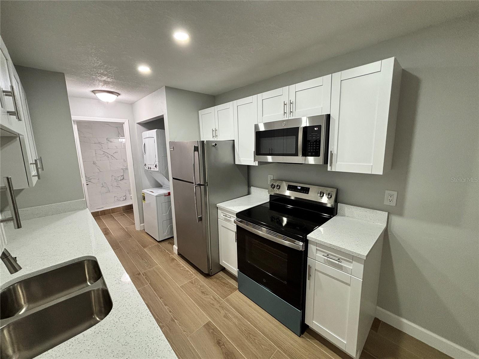 Image 12 of 23 For 14025 Village View Drive