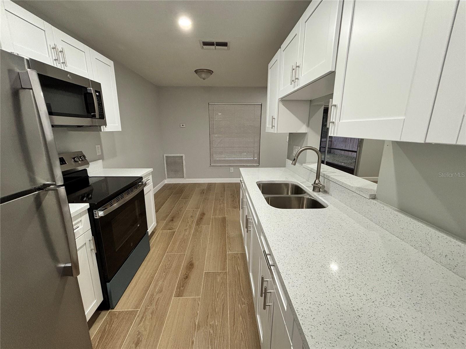 Image 13 of 23 For 14025 Village View Drive