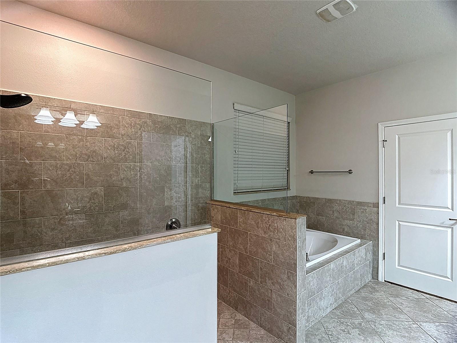 Image 36 of 54 For 5004 Bella Armonia Circle