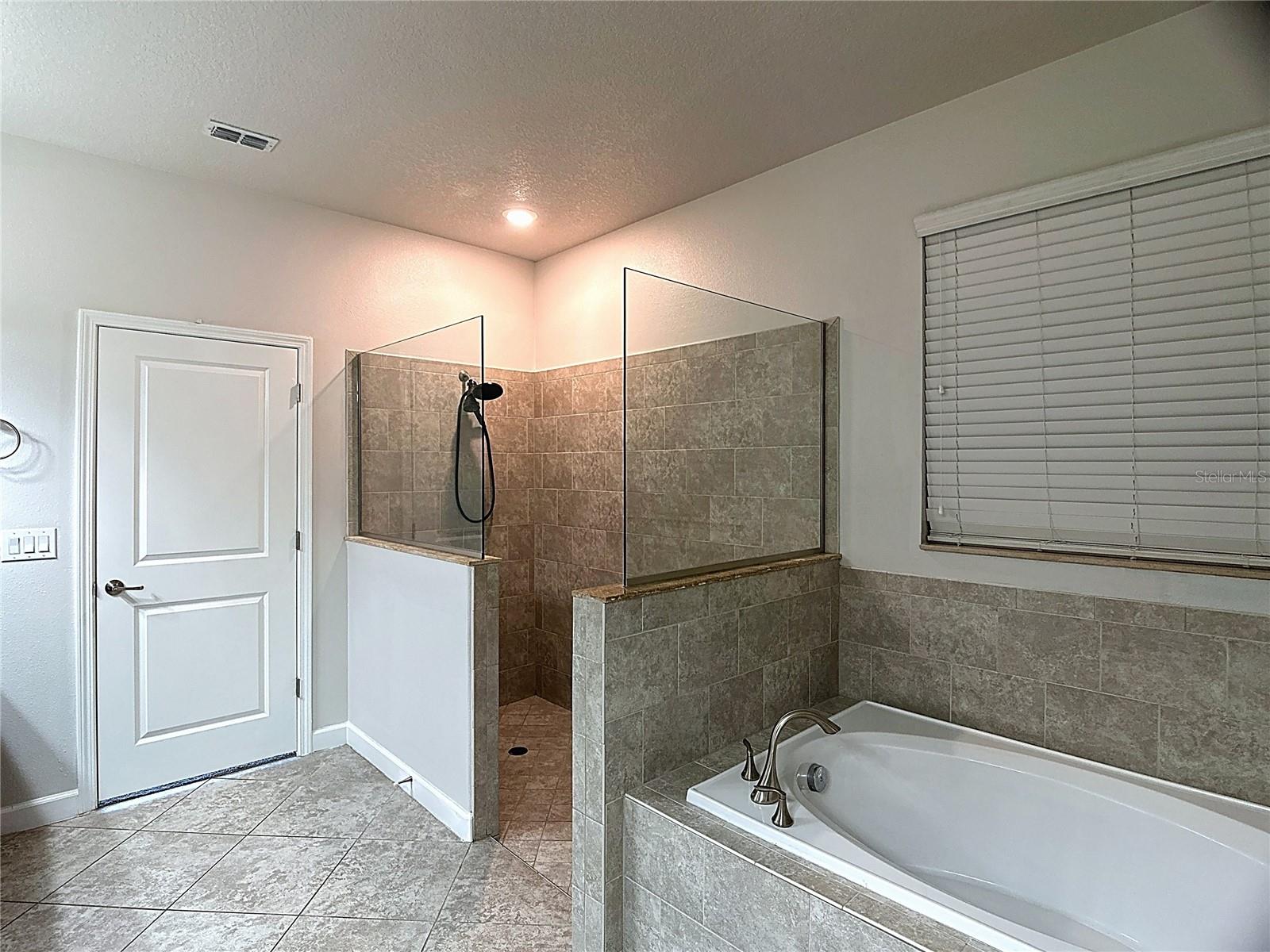 Image 37 of 54 For 5004 Bella Armonia Circle