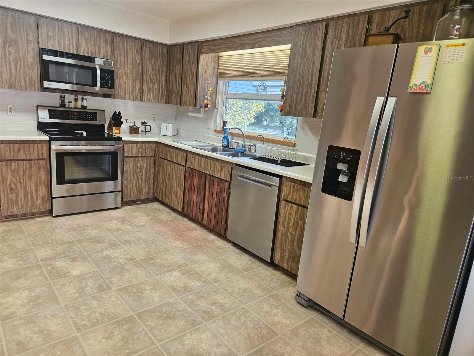 Image 10 of 44 For 1109 Burton Street