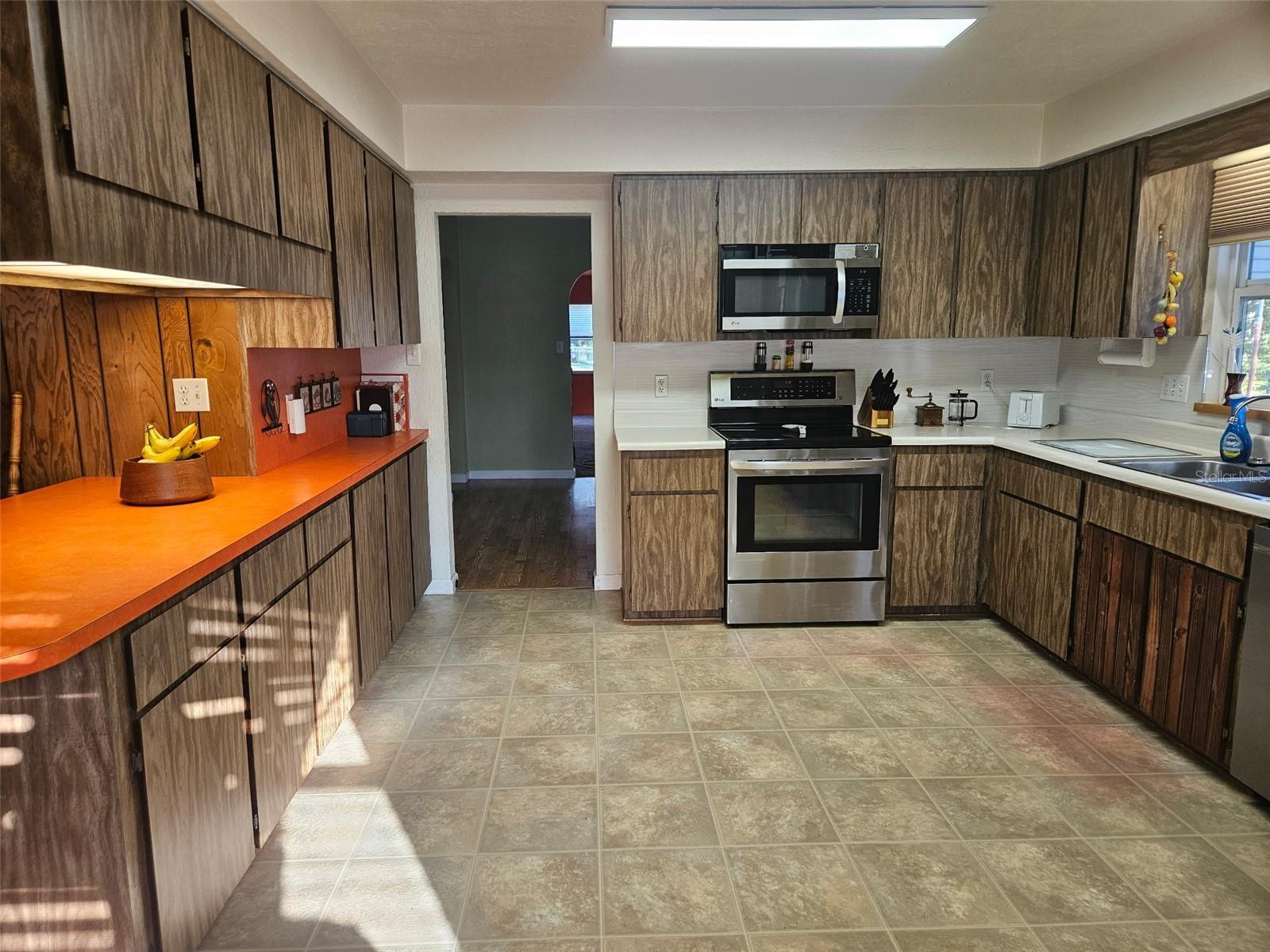 Image 12 of 44 For 1109 Burton Street