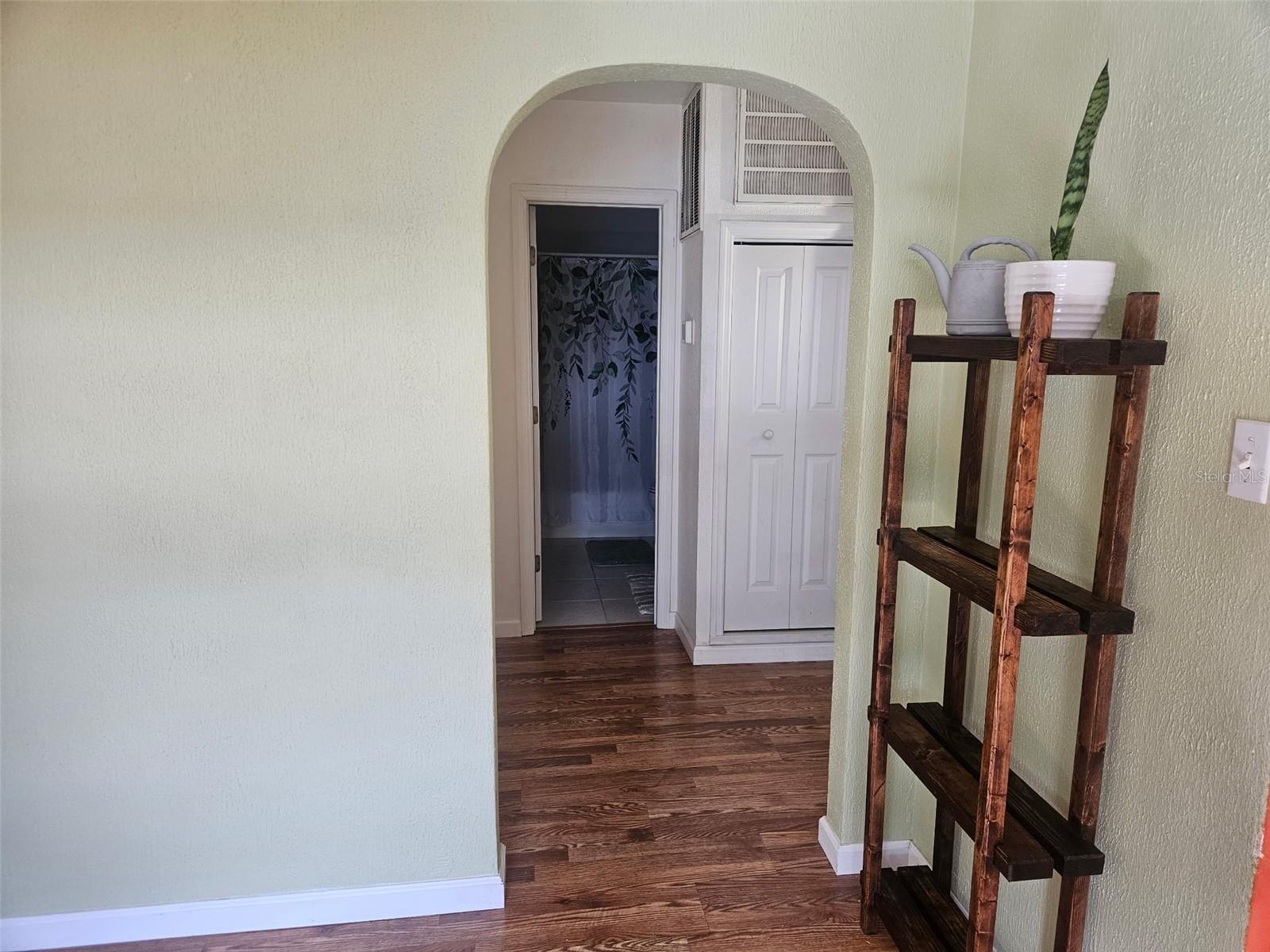 Image 16 of 44 For 1109 Burton Street