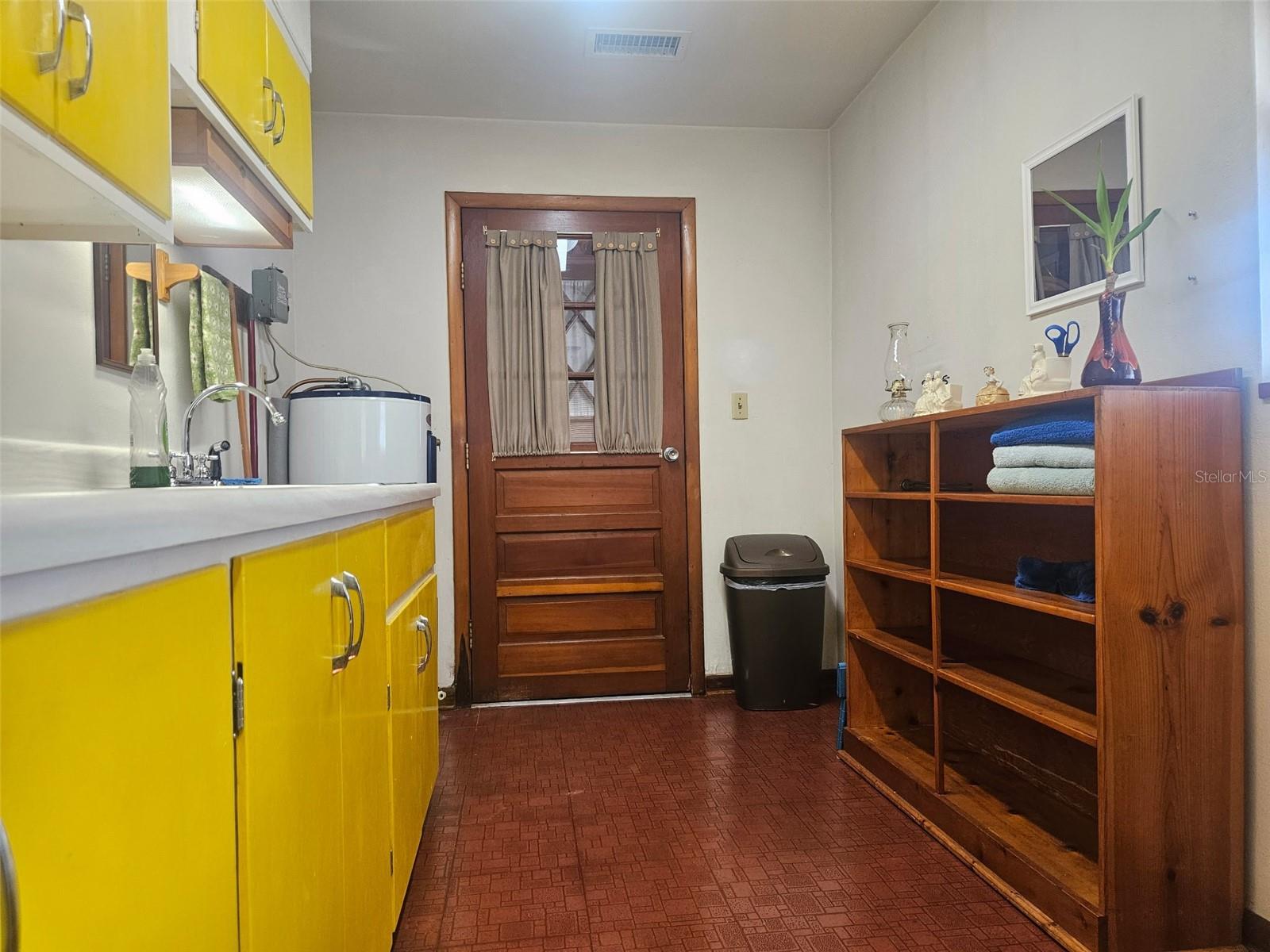 Image 32 of 44 For 1109 Burton Street