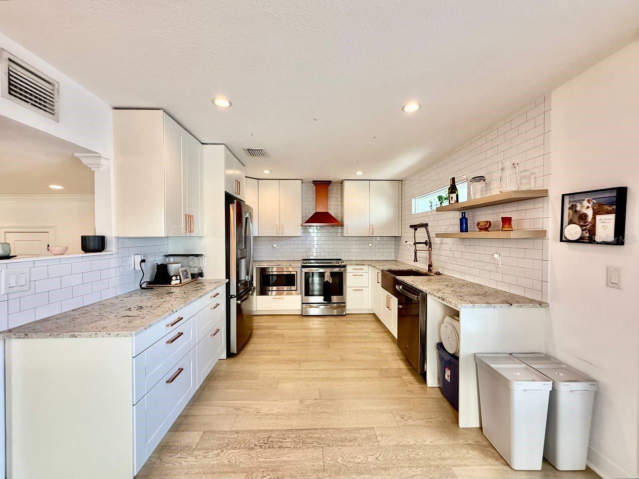 Image 12 of 44 For 162 Davis Boulevard