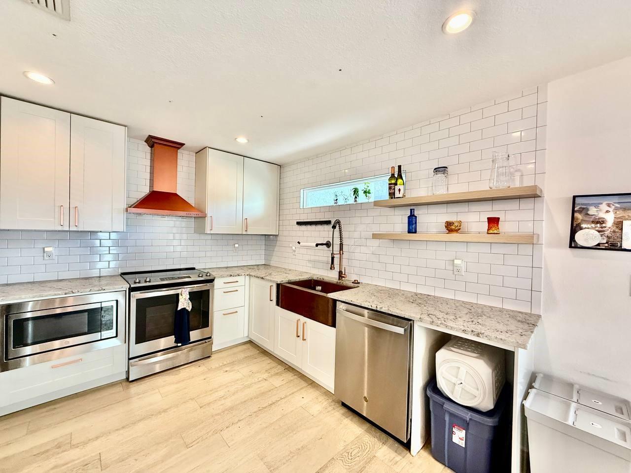 Image 14 of 44 For 162 Davis Boulevard