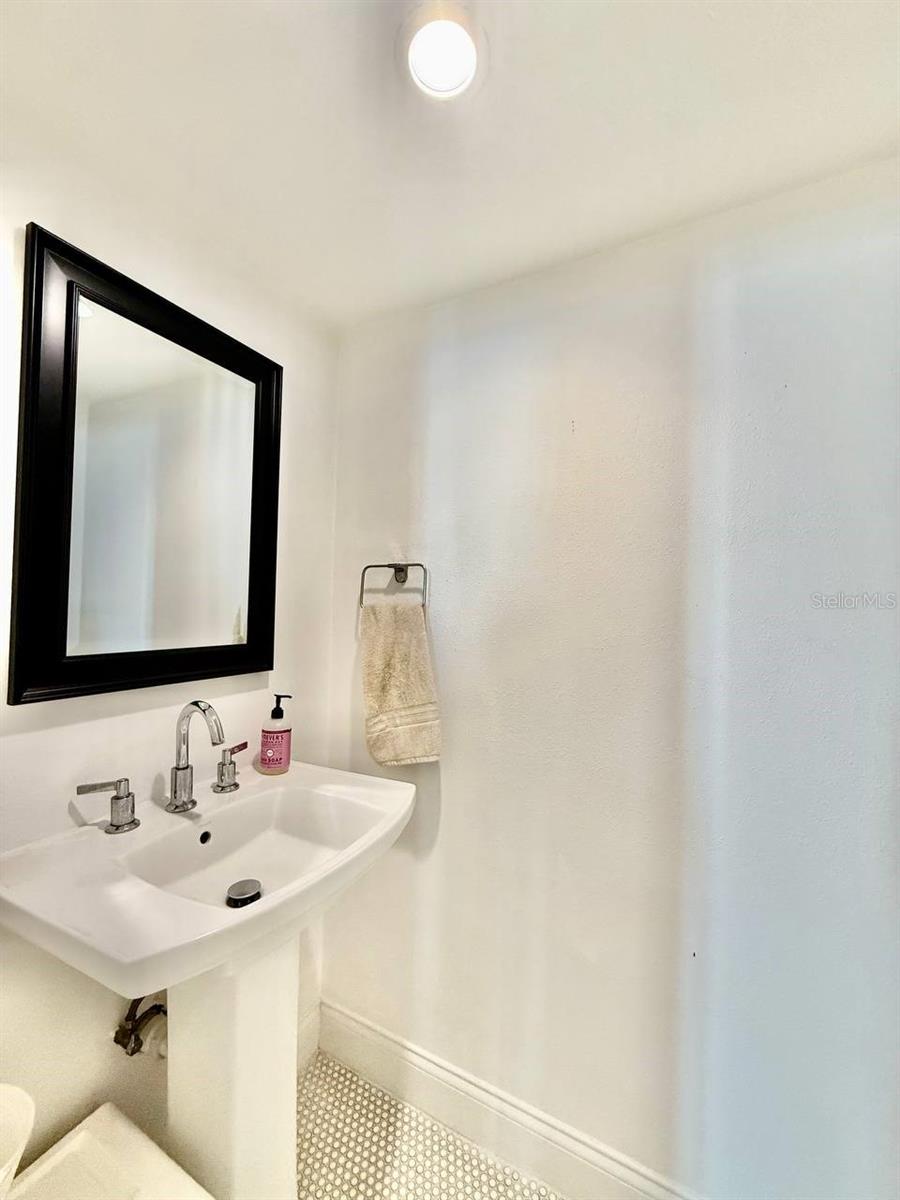 Image 16 of 44 For 162 Davis Boulevard